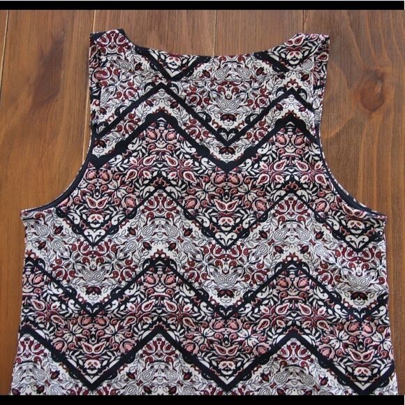 CLEO Petite Patterned Tank with Lace Size Extra Small Petite. - Picture 9 of 9